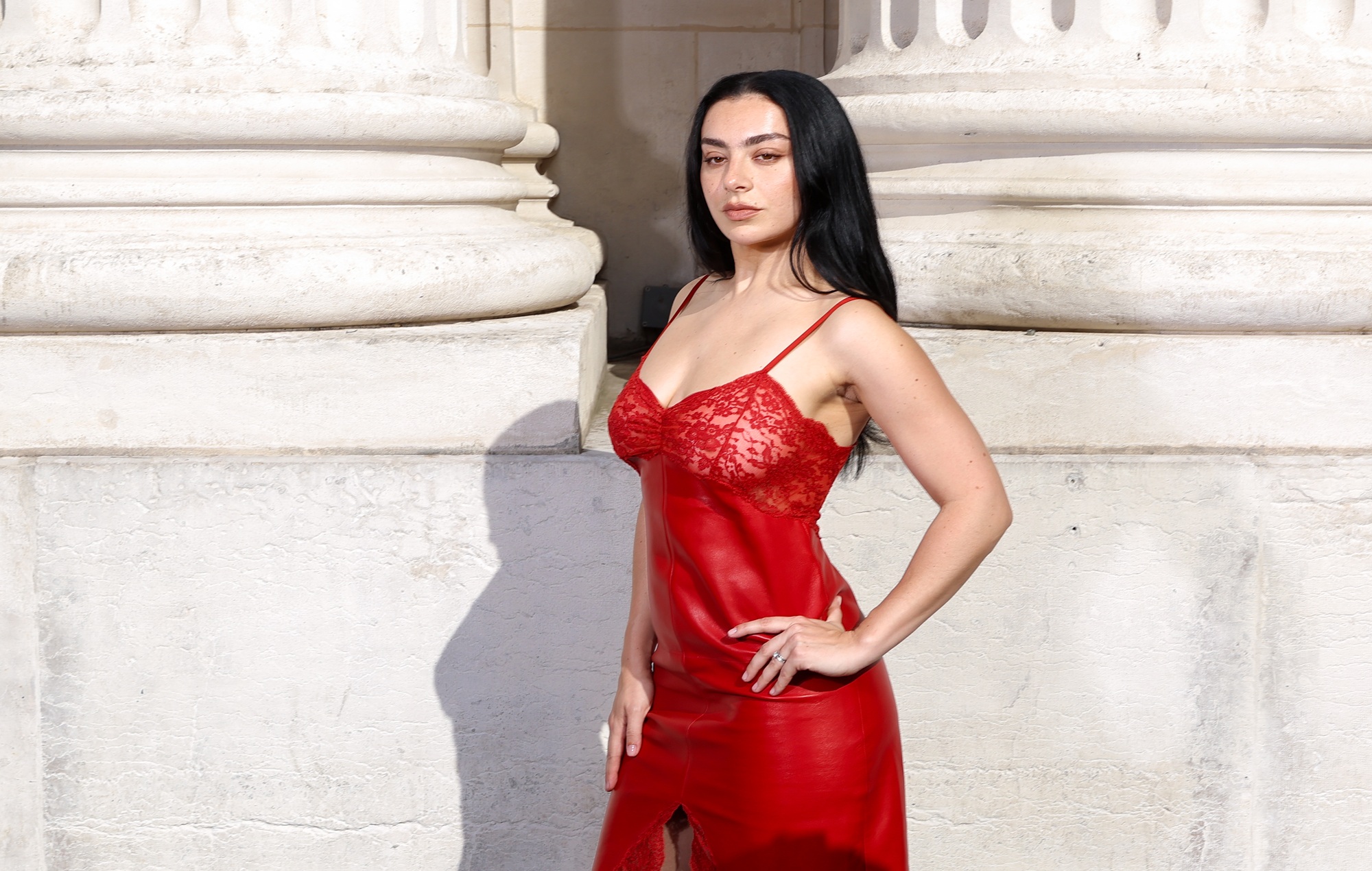 Charli XCX аб'яўляе вечарыны па праслухоўванні альбома "Music, Fashion, Film" у 25 гарадах