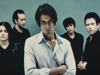 Suede анансуюць перавыданне “Coming Up” да 30-годдзя разам з 12-цалевай калекцыяй сінглаў