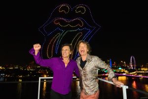 The Rolling Stones выпускаюць “Foreign Tongues” з “культавым” лонданскім шоў беспілотнікаў і зорнай вечарынкай – з Сэмам Фэндэрам, Дэніэлам Крэйгам і іншымі