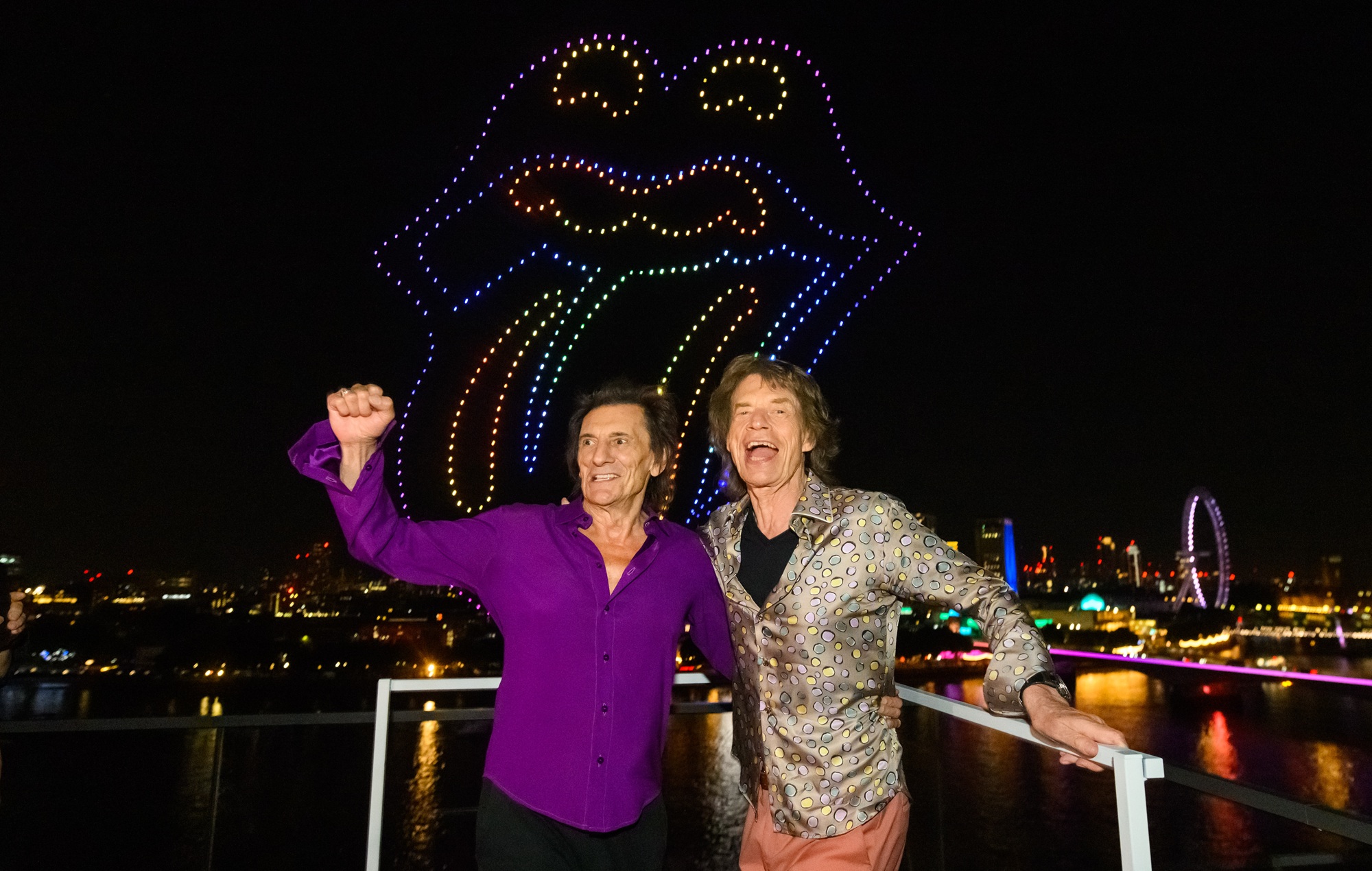 The Rolling Stones выпускаюць "Foreign Tongues" з "культавым" лонданскім шоў беспілотнікаў і зорнай вечарынкай - з Сэмам Фэндэрам, Дэніэлам Крэйгам і іншымі