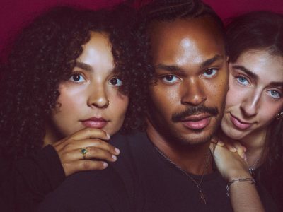 Tiny Habits сутыкаюцца з «эмацыйнымі наступствамі інтэнсіўнага разрыву» на новым інтымным сінгле «Belt Loop»