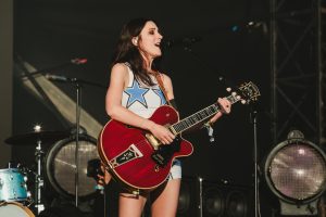 Wolf Alice падзялілася новай пяшчотнай песняй “Gospel Oak” з “The Clearing: B-sides” і падзялілася часам на сцэне ў Finsbury Park
