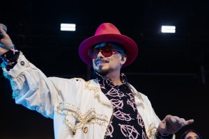 Бой Джордж кажа, што выкарыстаў штучны інтэлект, каб стварыць сваю супярэчлівую новую праізраільскую песню ў стылі рэгі “We Will Dance Again”