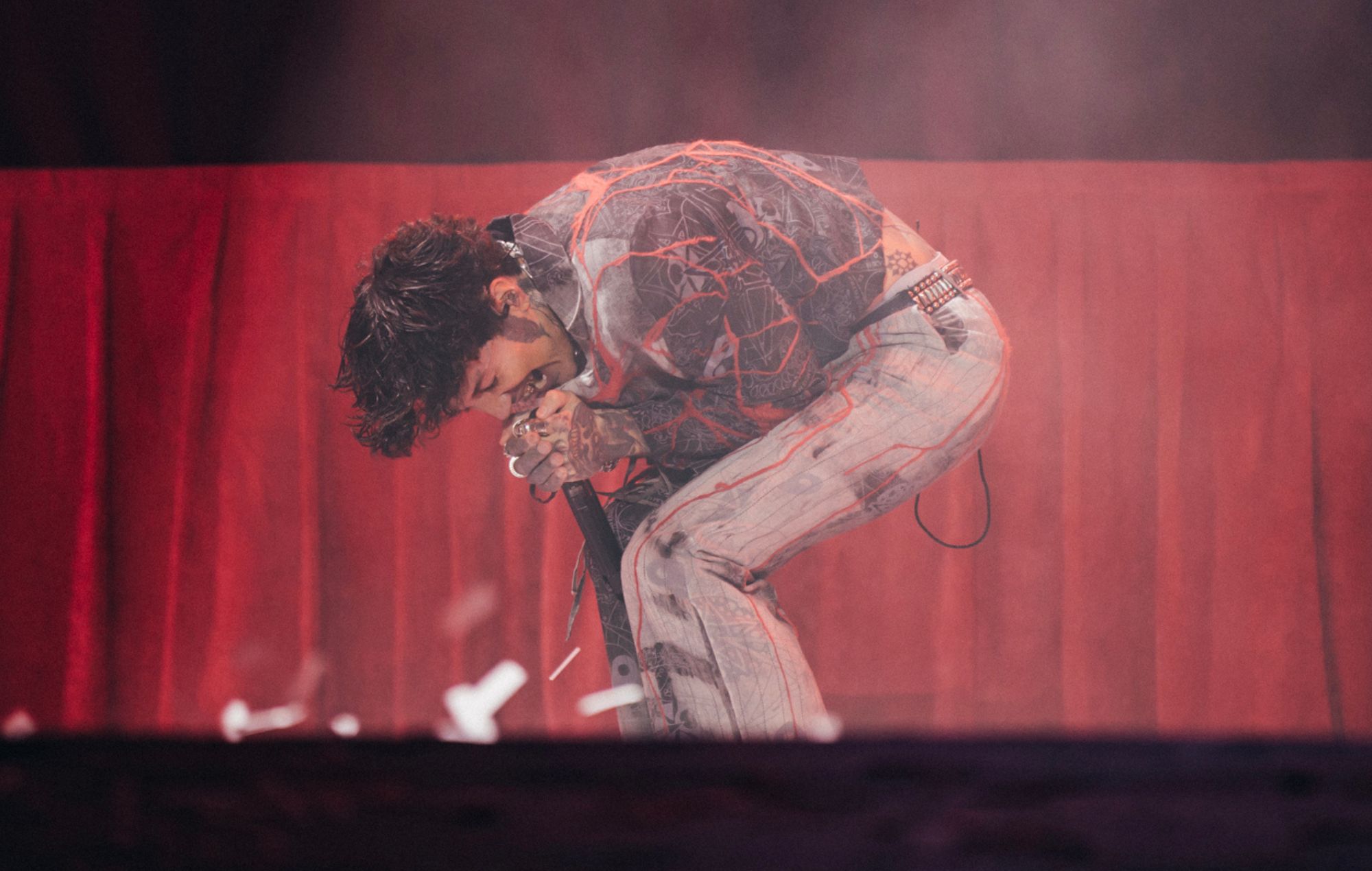 Глядзіце, як Bring Me The Horizon цалкам выконваюць новую версію дэбютнага альбома "Repented" "Count Your Blessings" у Манчэстэры
