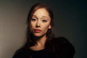Арыяна Грандэ – агляд «Пялёстка»: супярэчлівыя поп-песні ў цэнтры ўвагі