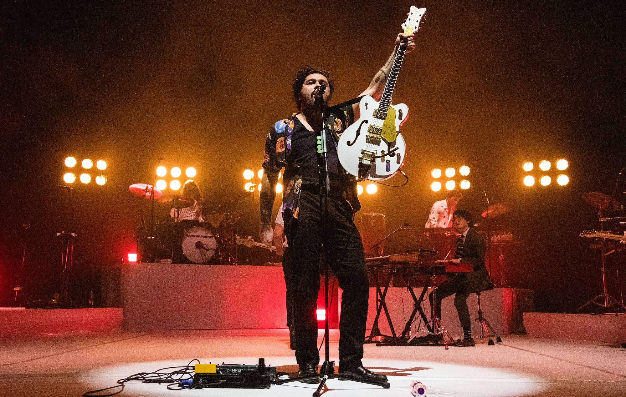 Gang of Youths выступяць у O2 Academy Brixton 15 сакавіка 2022 г. у Лондане, Англія. (Фота Джозэфа Окпако/WireImage)