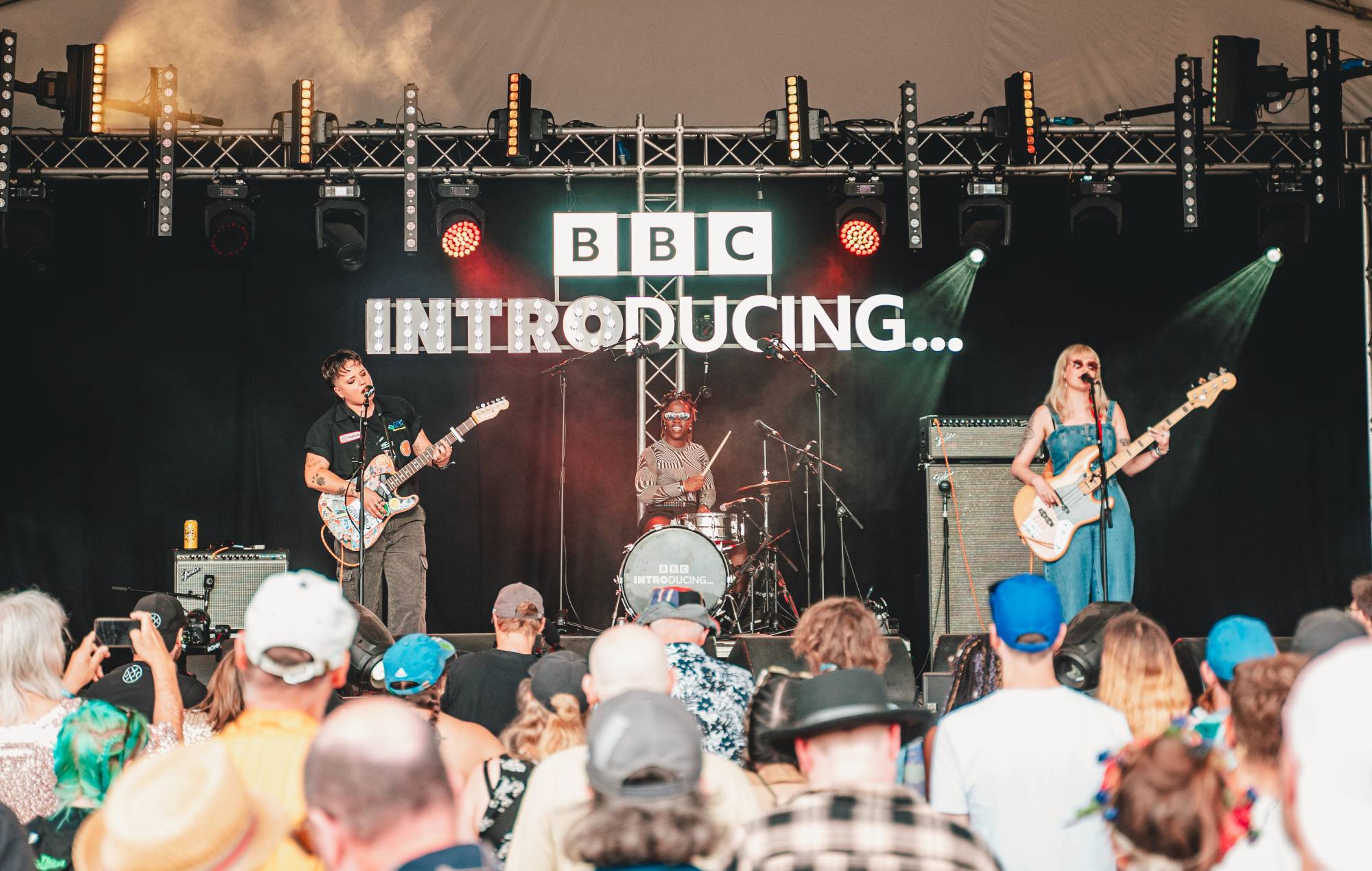 BBC Introducing абвяшчае прамыя мерапрыемствы па ўсёй Вялікабрытаніі для маладых артыстаў пасля таго, як іх звольнілі з Reading & Leeds