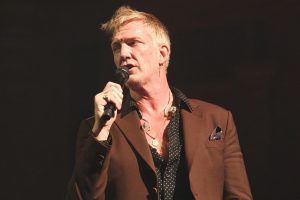 Queens Of The Stone Age адкрываюць уласную гарачую лінію для падачы скаргаў: «Няма надта вялікага псавання. Не плаксівага, занадта маленькага»