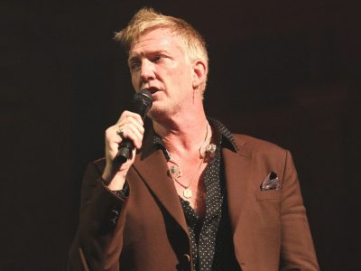 Queens Of The Stone Age адкрываюць уласную гарачую лінію для падачы скаргаў: «Няма надта вялікага псавання. Не плаксівага, занадта маленькага»