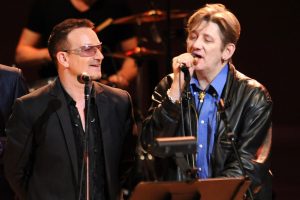 U2 падзяліліся каверам на песню The Pogues “Yeah, Yeah, Yeah, Yeah, Yeah” для трыб’ют-альбома Шэйна Макгоуэна