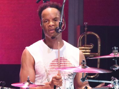 Бубнач Earth, Wind & Fire Джон Пэрыс у штучнай коме пасля неадкладнай медыцынскай дапамогі перад канцэртам у Сан-Францыска
