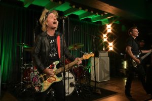 Глядзіце нечаканае выступленне Green Day на вечарыне прэм’еры “Nimrods”.