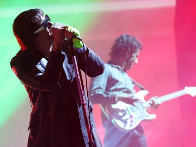 Глядзіце, як The Strokes упершыню ў Токіо граюць “Lonely In The Future” цалкам ужывую