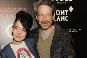 Паглядзіце вясёлы кавер Кэтлін Ханна і Ad-Rock на песню Джасціна Бібера “Let Me Love You” для бенефіснага альбома ICE OUT