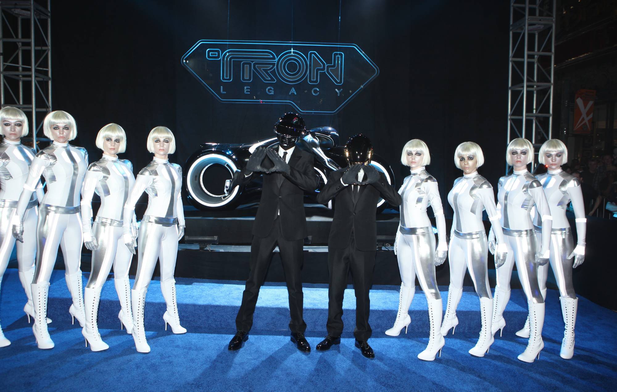 Томас Бангалтэр з Daft Punk кажа, што напісанне музыкі для «Tron: Legacy» было «дэпрэсіўным» і «абмежавальным»