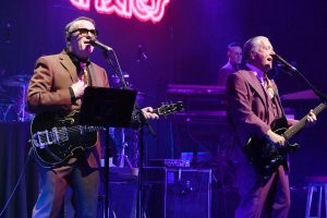 Squeeze выказваецца пасля «трагічнага» інцыдэнту, у выніку якога член экіпажа быў смяротна раздушаны турыстычным аўтобусам