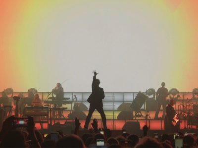 Глядзіце, як Pulp грае “Something Changed”, як рэжысёр Гарт Джэнінгс распавядае нам пра “святочны” новы фільм “What Do You Do For An Encore?”