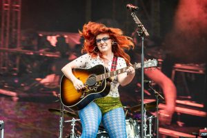 Глядзіце, як CMAT выконвае “Euro Country” і “Stay for Something” на “SNL UK”