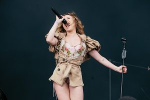 Глядзіце, як Slayyyter упершыню ўжывую грае сваю версію “Birds” Turnstile у Атланце