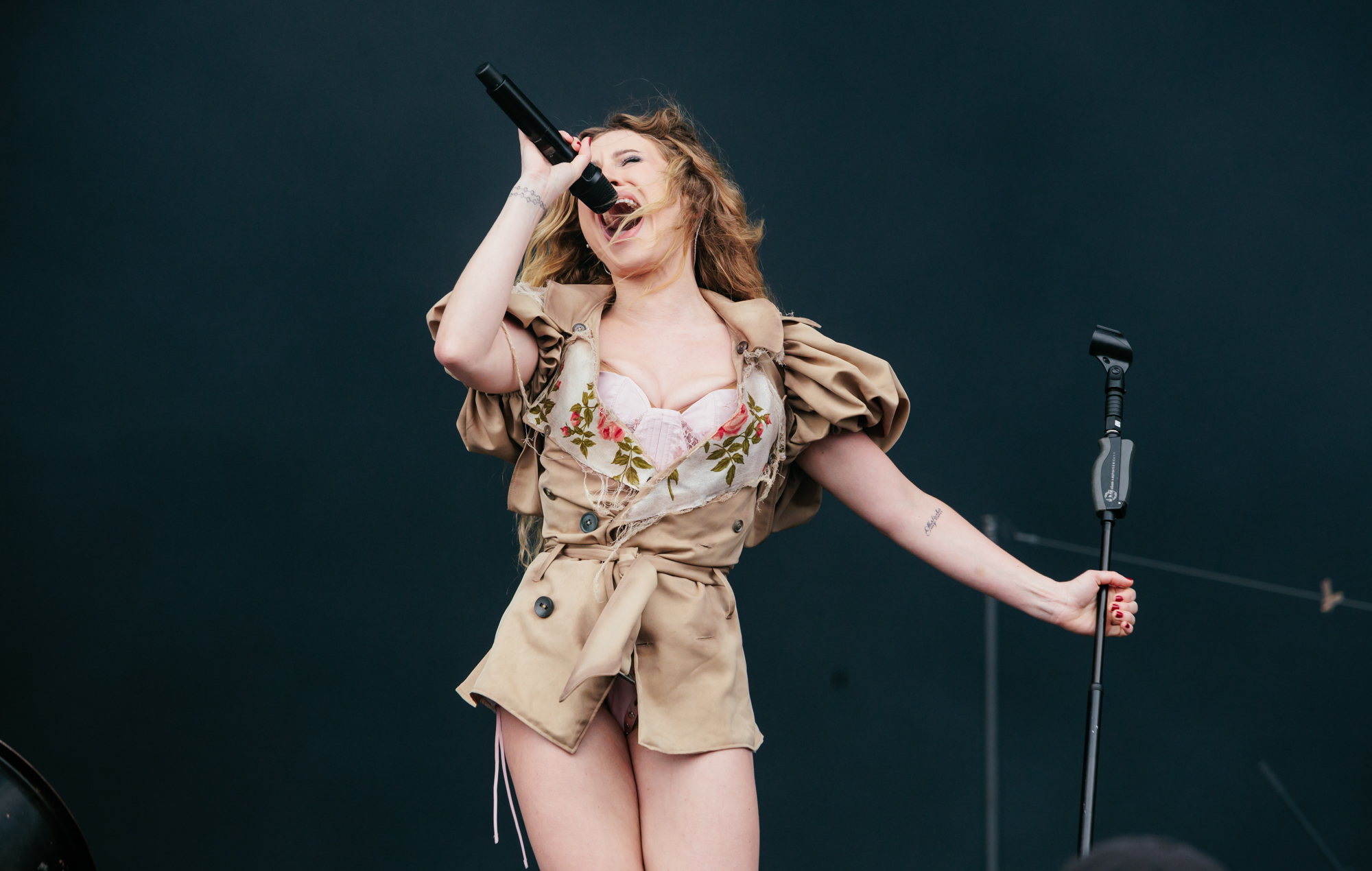 Slayyyter live at Reading 2026. Credit: Andy Ford for NME