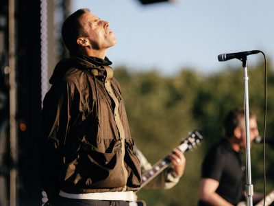 Новы цізер Oasis кажа нам, што яны гуляюць у рэзідэнцыі ў Манчэстэры?