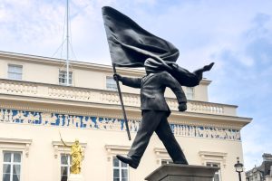 Рада «вывучае ўсе варыянты» статуі сцяга Бэнксі ў Лондане