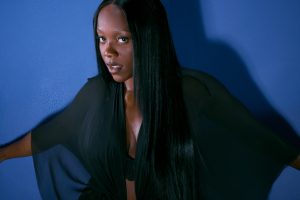 Рэйчэл Чынурыры згадвае сваё мінулае тусоўшчыцы ў «I Think I Spoke Too Soon»: «Мне не трэба дэманізаваць гэты вопыт»