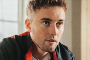 Сэм Фэндэр абвяшчае “Правільны масавы тур па стадыёне” з Wunderhorse