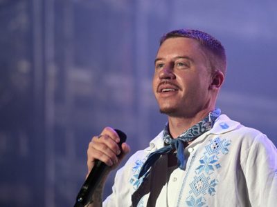 Маклмар заклікае да “свабоднай Палестыны” і асуджае ICE на першым паказе пасля сагі пра Эда Шырана