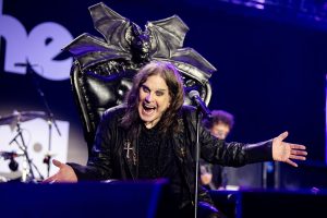Выйдзе саўндтрэк і фільм Озі Осбарна і Black Sabbath «Назад да пачатку»