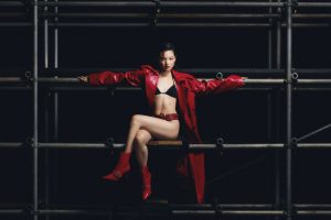 Хлоя Кіша – рэцэнзія на «Fantasize»: рэзкая, тэатральная і непераадольна кідкая
