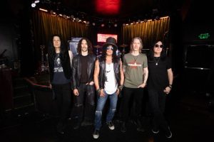 Slash feat. Myles Kennedy & The Conspirators анансуюць новы альбом “Flying Blind” і сусветнае турнэ ў 2027 годзе