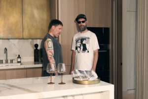 Sleaford Mods падзяліліся пашыраным выданнем “The Demise Of Planet X” з дзевяццю нявыдадзенымі песнямі