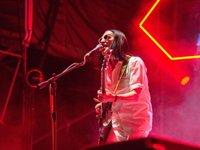Глядзіце дэбют Placebo “Helen Keller” і здымайце пыл з рарытэтаў і глыбокіх песень падчас тура 30-годдзя