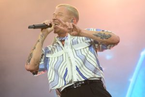 Глядзіце, як Macklemore, Hozier і Kneecap збіраюцца разам на бясплатным аншлагавым шоу “Free Palestine” у Дубліне