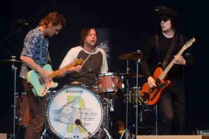 Глядзіце, як The Raconteurs уз’ядналіся на канцэрце Джэка Уайта ў Нэшвіле