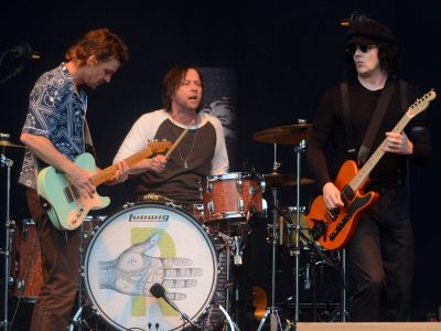 Глядзіце, як The Raconteurs уз’ядналіся на канцэрце Джэка Уайта ў Нэшвіле