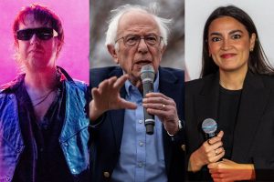 Глядзіце, як Берні Сандэрс і AOC прадстаўляюць The Strokes на вялізным шоў у Нью-Ёрку