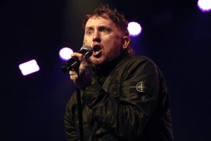 Фрэнк Картэр выганяе мужчыну з канцэрту Sex Pistols пасля сваркі толькі для жанчын у мош-піце: «Гэта не ваш жывы вопыт, таму проста заткніся!»